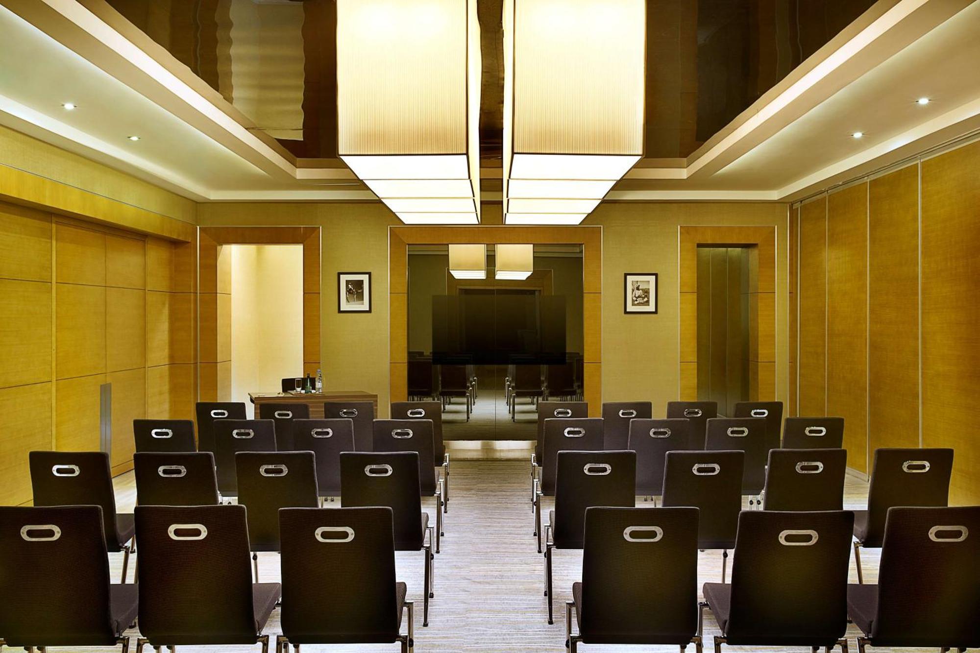 Doubletree By Hilton - Al Muroj Business Gate Hotel Riyadh